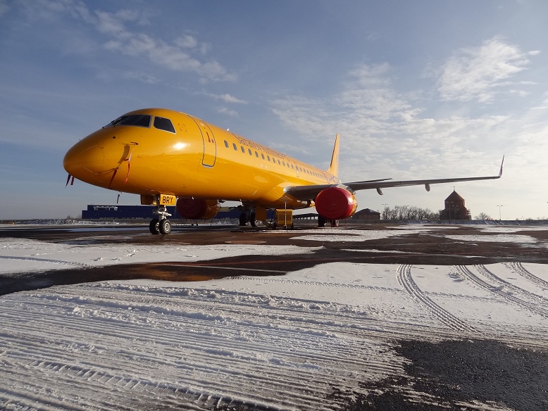 Saratov E195 Embraer Aircraft Runway