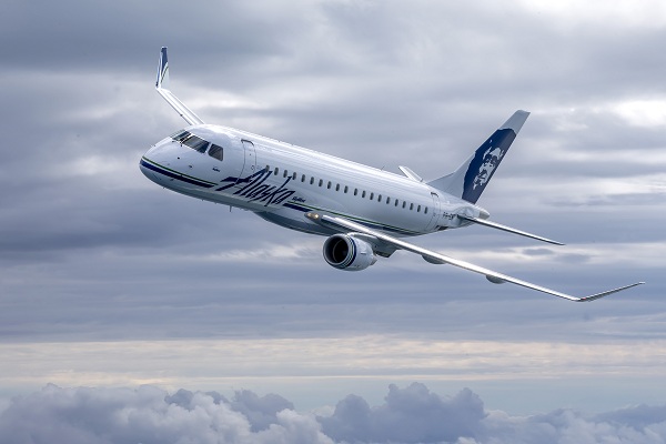 Skywest Embraer E175 In Flight