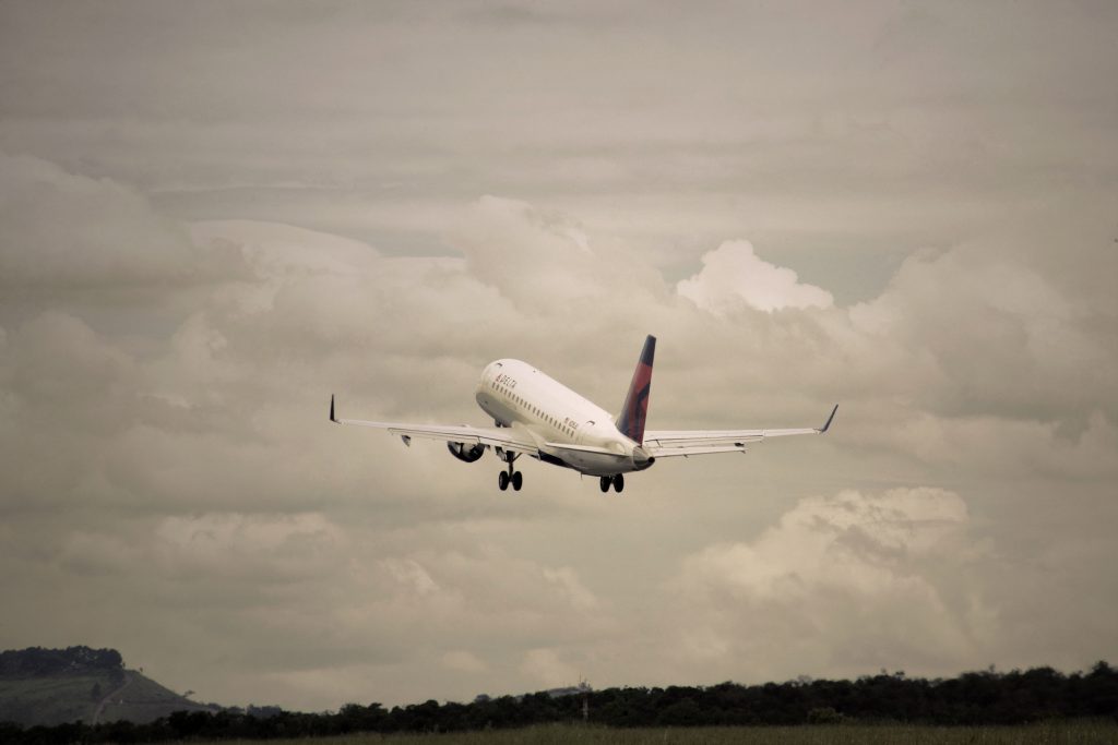 Embraer FleetSmart News_Delta E175 on new LAX-SFO shuttle