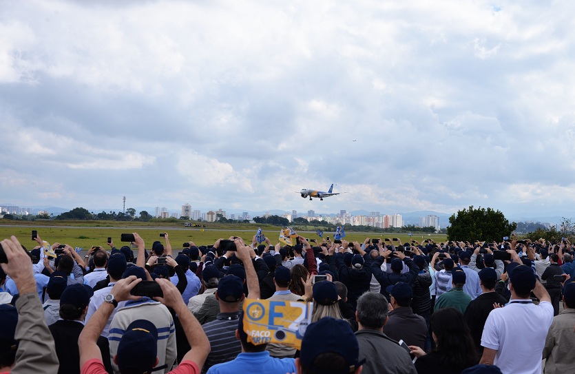 E190 E2 Embraer Commercial Jet Maiden Flight Crowd Watches